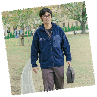 訪問看護に向かう男性スタッフ